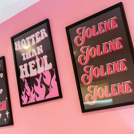 Maevela Apartments ☆ Pink Luxury Apartment With Balcony - Birmingham City Centre - 5 Min Walk From Bullring, Cube, Mailbox, New Street Station - Free Netflix & Wifi Esterno foto