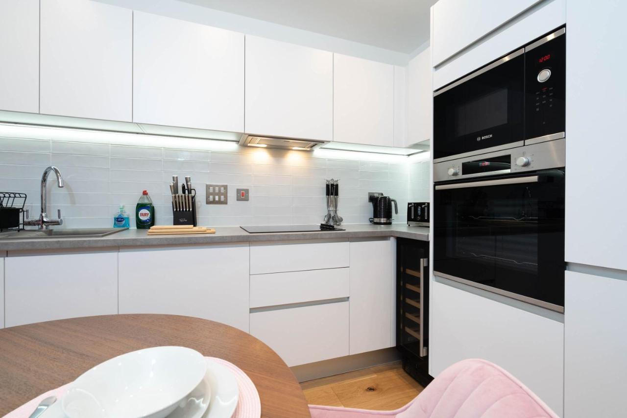 Maevela Apartments ☆ Pink Luxury Apartment With Balcony - Birmingham City Centre - 5 Min Walk From Bullring, Cube, Mailbox, New Street Station - Free Netflix & Wifi Esterno foto