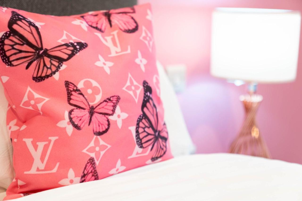 Maevela Apartments ☆ Pink Luxury Apartment With Balcony - Birmingham City Centre - 5 Min Walk From Bullring, Cube, Mailbox, New Street Station - Free Netflix & Wifi Esterno foto