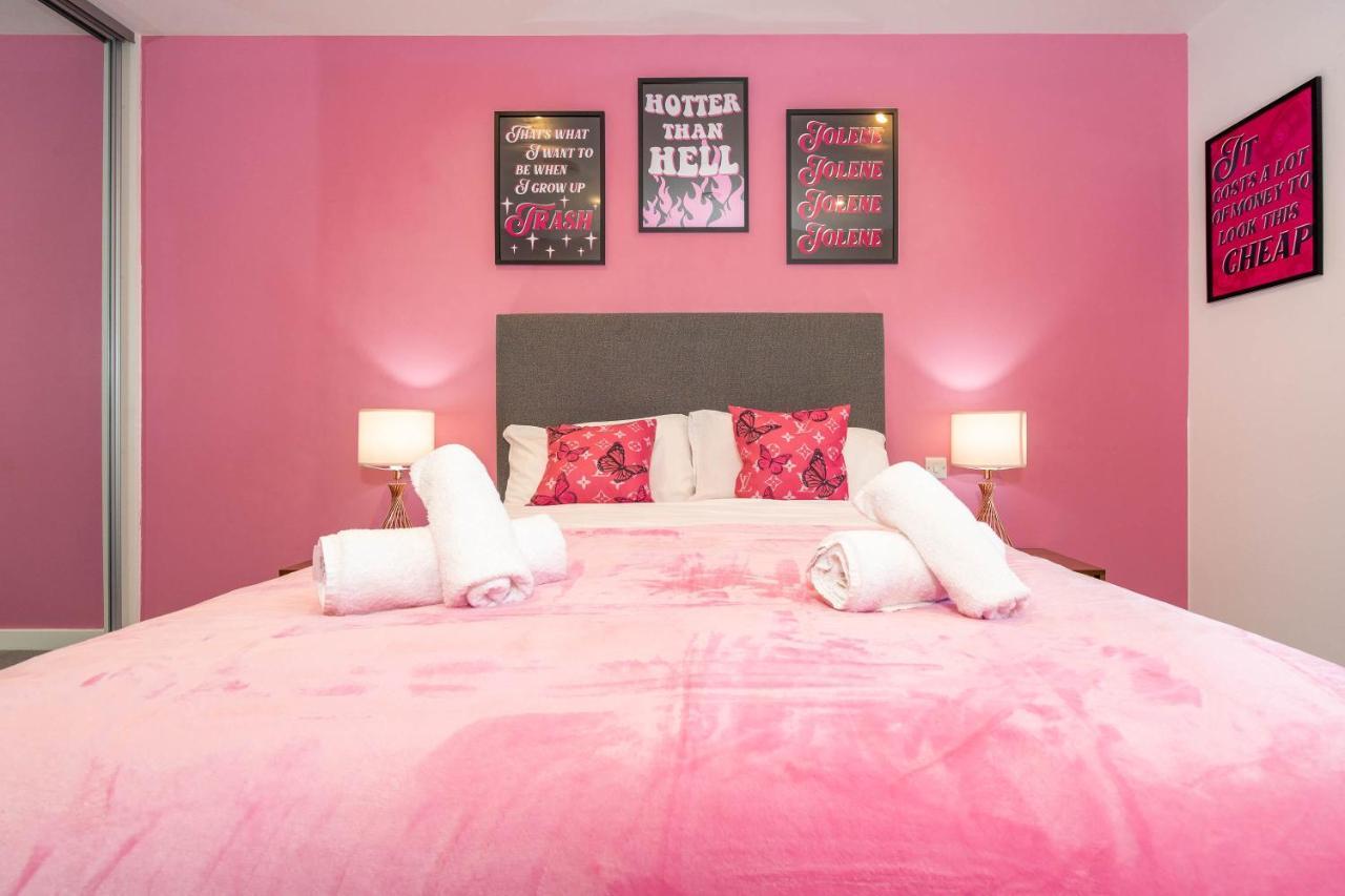 Maevela Apartments ☆ Pink Luxury Apartment With Balcony - Birmingham City Centre - 5 Min Walk From Bullring, Cube, Mailbox, New Street Station - Free Netflix & Wifi Esterno foto