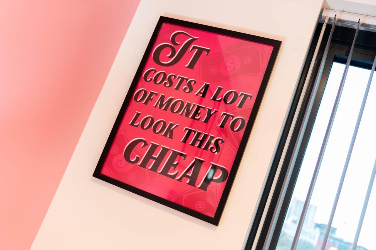 Maevela Apartments ☆ Pink Luxury Apartment With Balcony - Birmingham City Centre - 5 Min Walk From Bullring, Cube, Mailbox, New Street Station - Free Netflix & Wifi Esterno foto